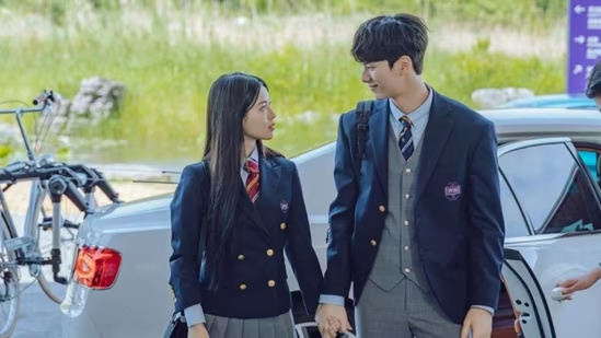 Hierarchy Review: K-Drama Graduating from Netflix's School is Messy and Overdone; Lee Chae Min Starrer Disappoints