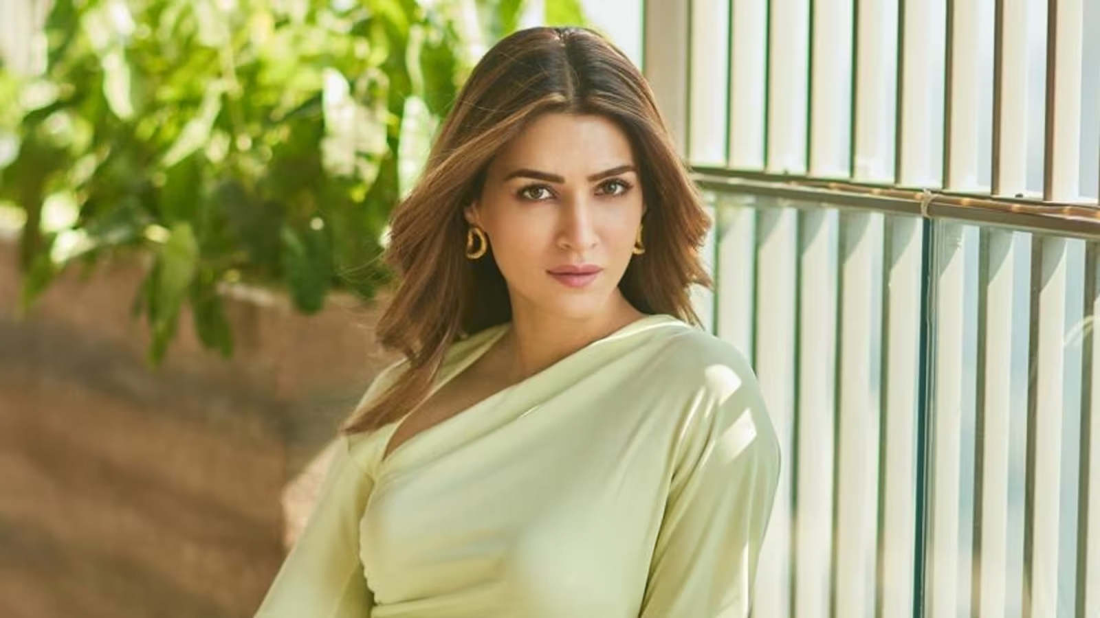 Kriti Sanon Opens Up About Her Middle-Class Roots: "I Have a Joint Account with My Father"