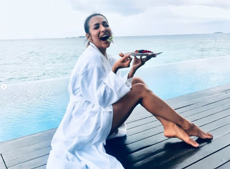 Huma Qureshi Calls Malaika Arora 'Bomb' as the 'Chaiyya Chaiyya' Actress Flaunts Her Well-Toned Body