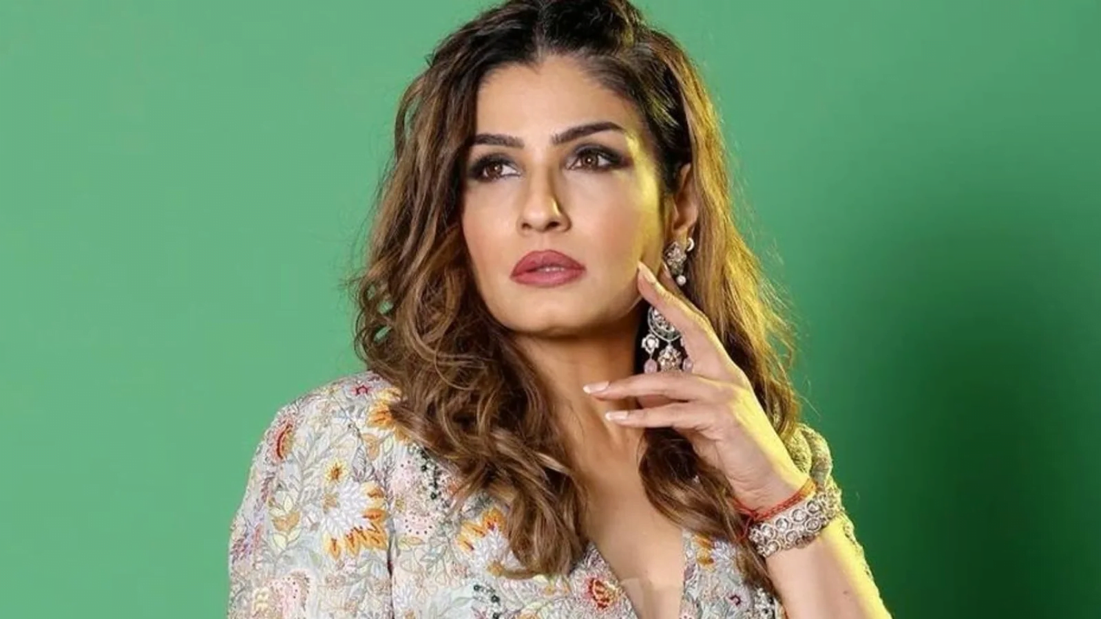 Raveena Tandon Encourages Use of Organic Clay Idols for Ganpati 2024