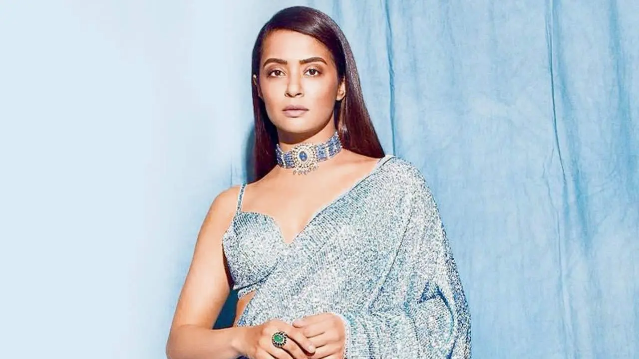Surveen Chawla Breaks Taboos: How the Actress Introduced Her 3-Year-Old Daughter to Periods and Body Awareness