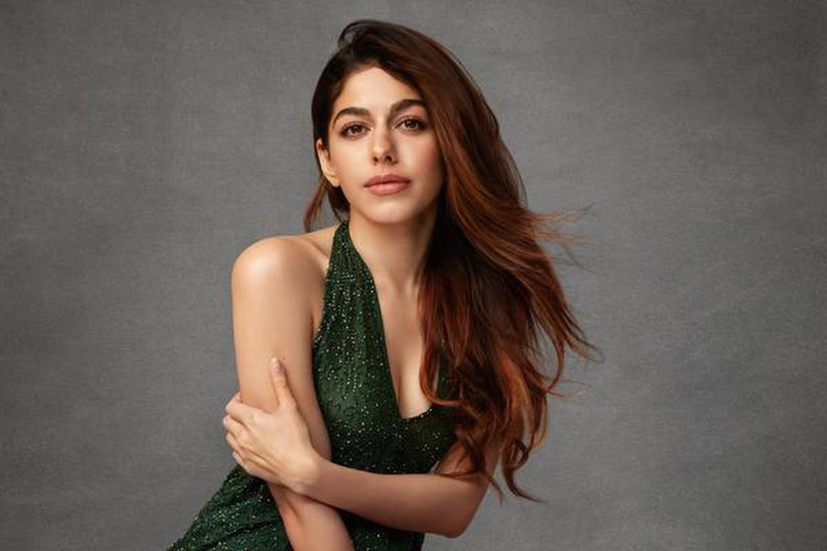 Alaya F Steals the Show Dancing to SRK's Mitwa; Fans Demand a Full Dance Film