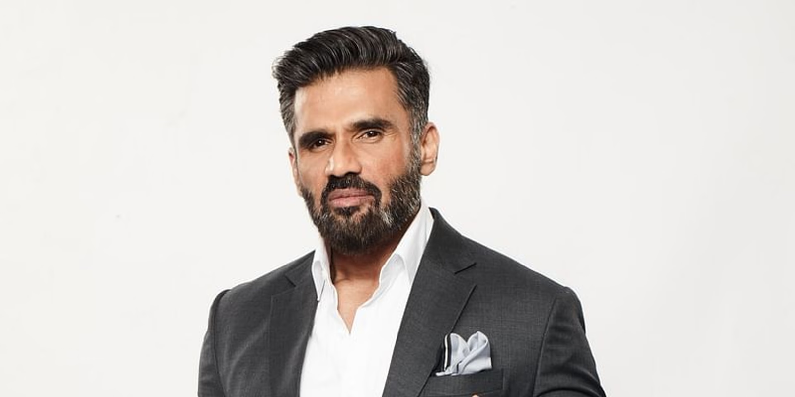 Suniel Shetty Calls Out Mimicry Artist On Stage: A Lesson in Respect or Lost Cool?