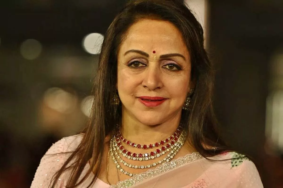 Hema Malini Buys New Luxury Car: A Look at Her Rs 75 Lakh Toyota Vellfire and the Puja Ceremony