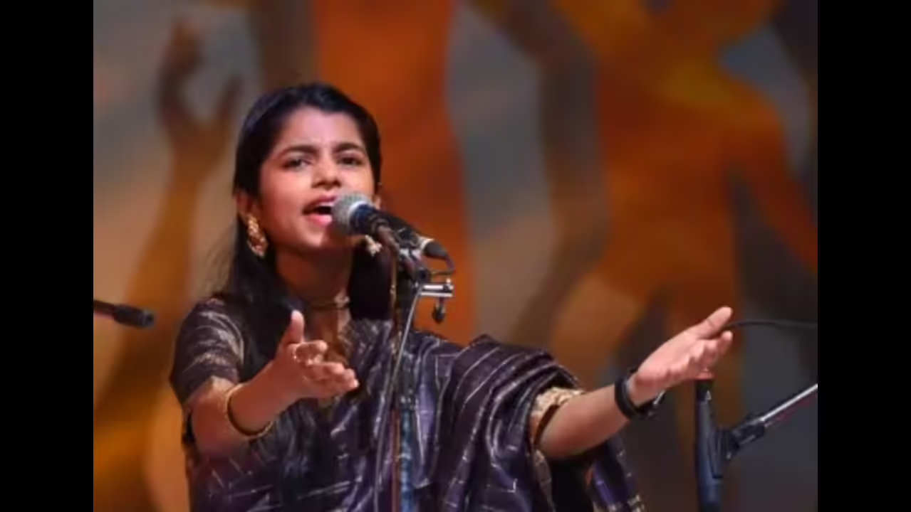 Folk Star to Politician? Maithili Thakur in Talks for BJP Ticket in Bihar Elections